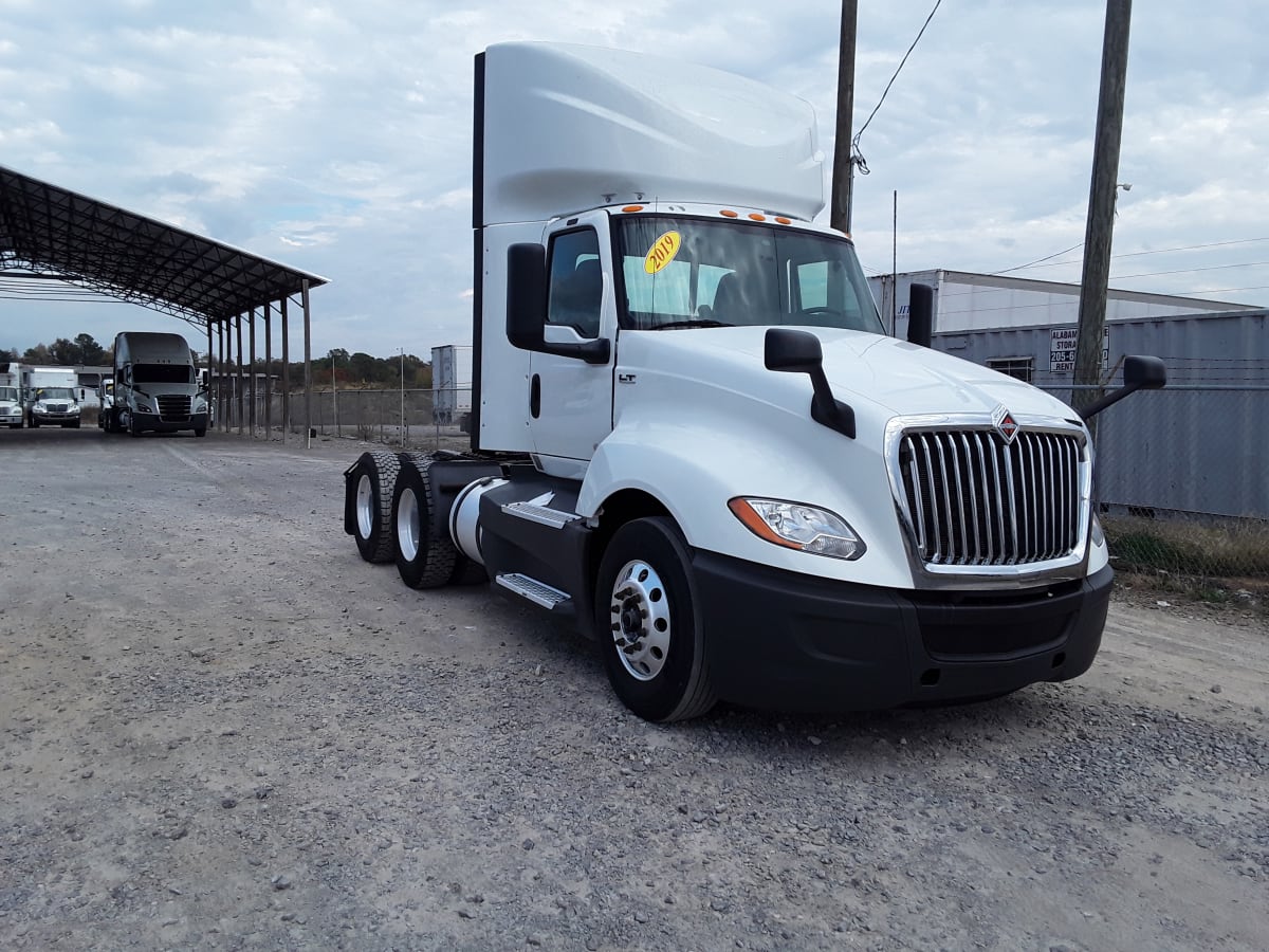 2018 Navistar International LT625 DAYCAB T/A 784726