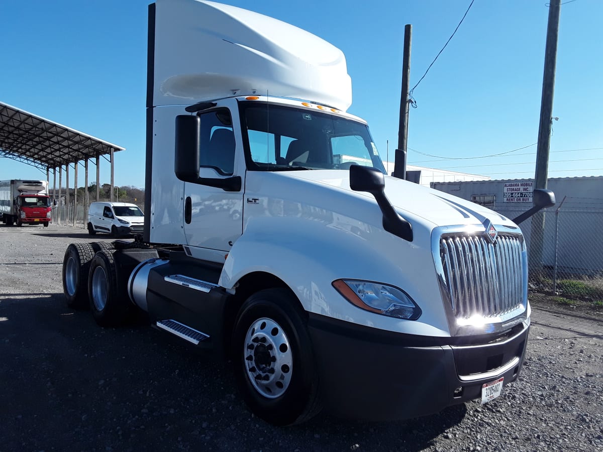 2018 Navistar International LT625 DAYCAB T/A 784727