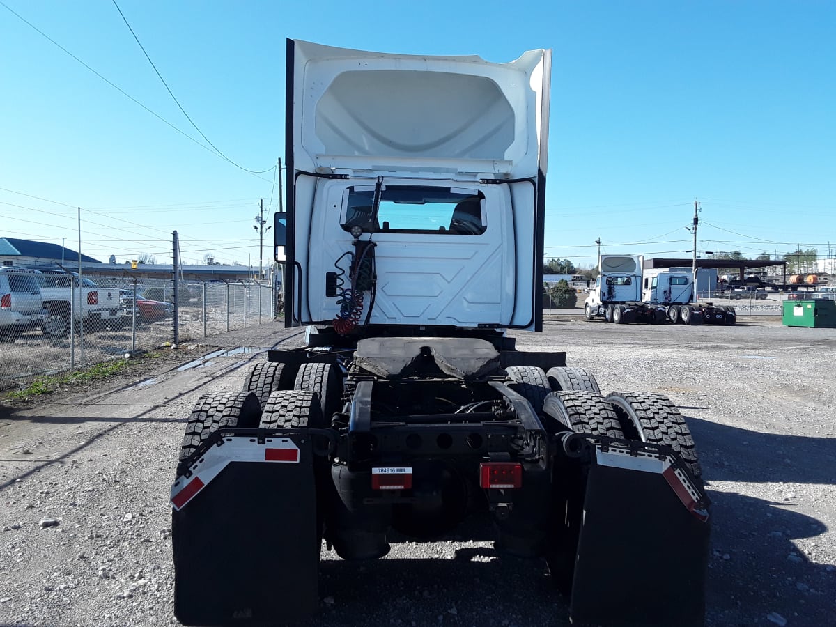 2018 Navistar International LT625 DAYCAB T/A 784916