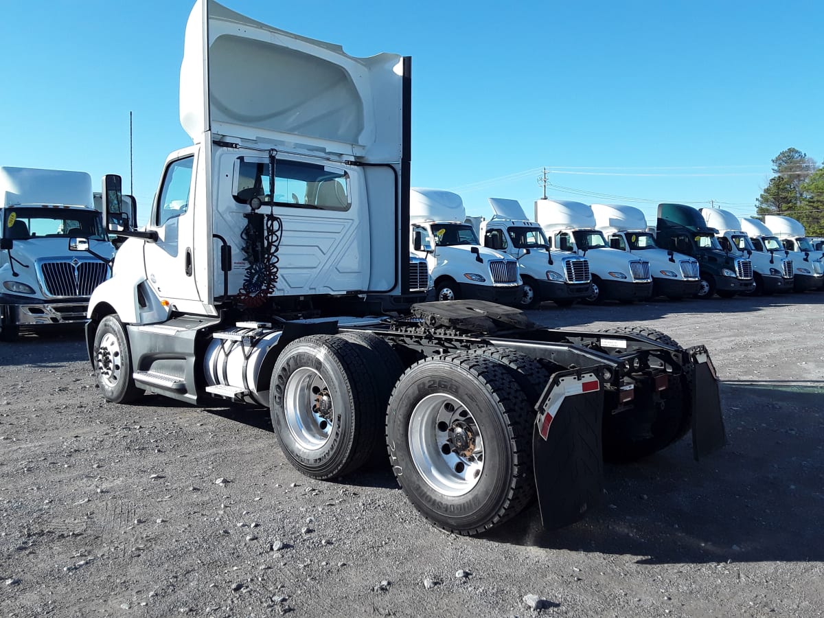 2018 Navistar International LT625 DAYCAB T/A 784916