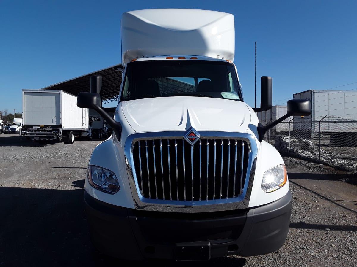 2018 Navistar International LT625 DAYCAB T/A 784916