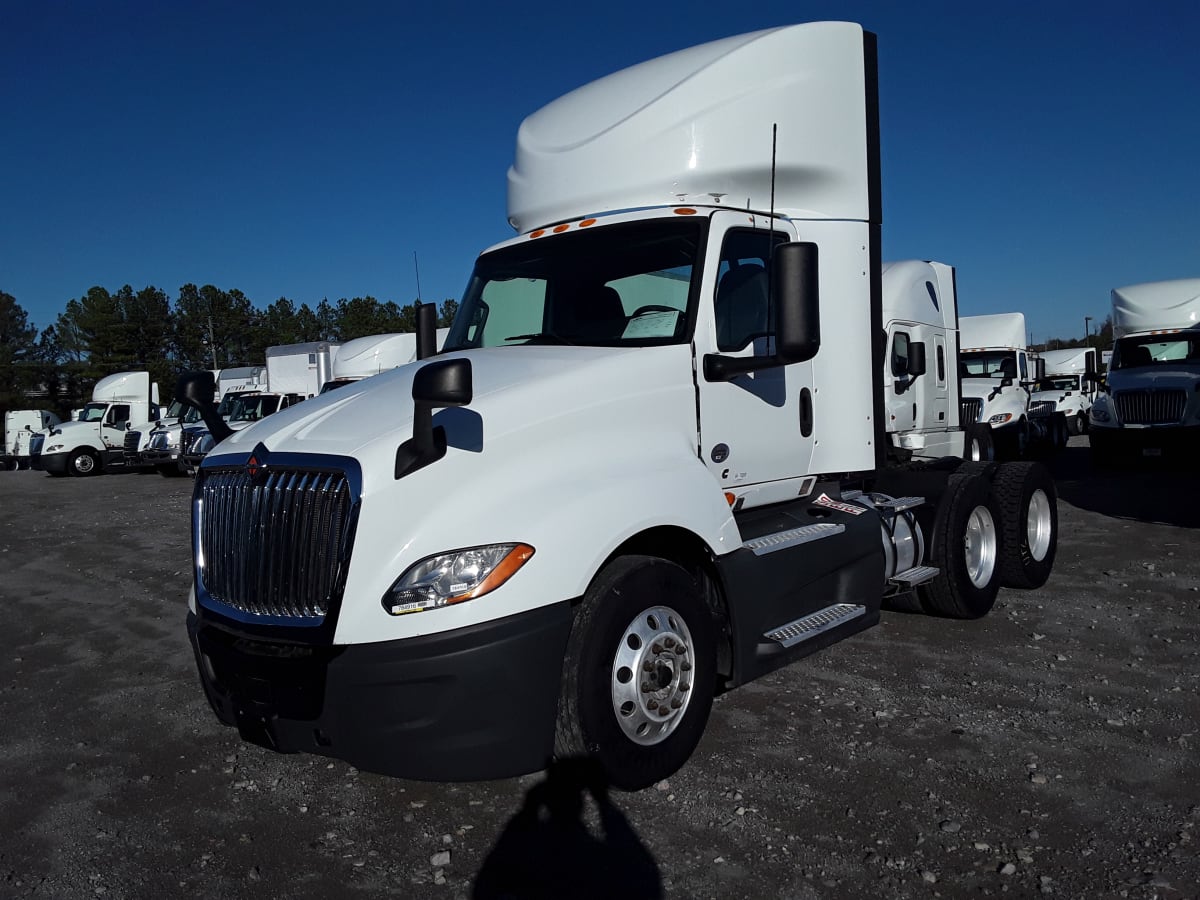 2018 Navistar International LT625 DAYCAB T/A 784916