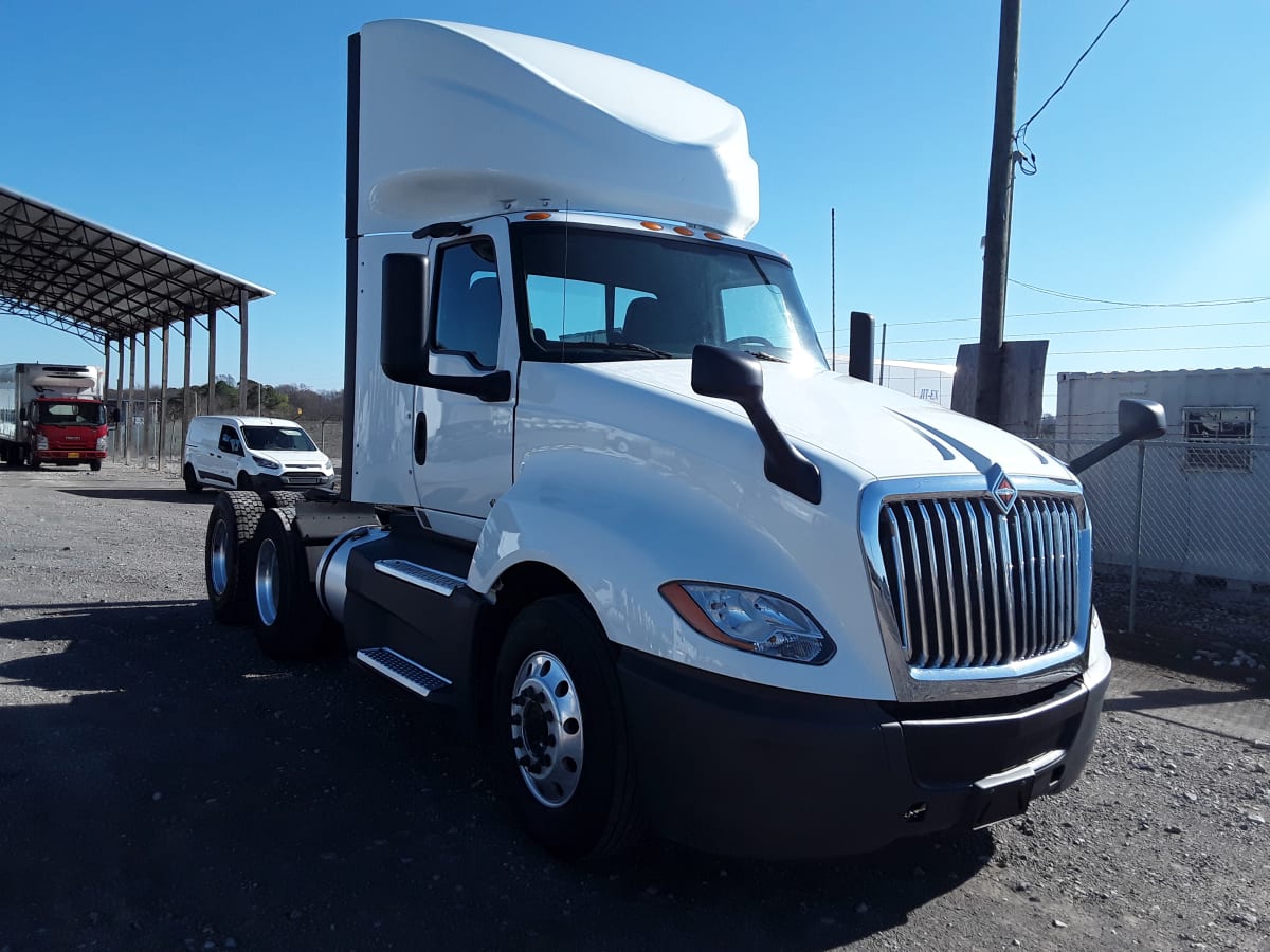 2018 Navistar International LT625 DAYCAB T/A 784916