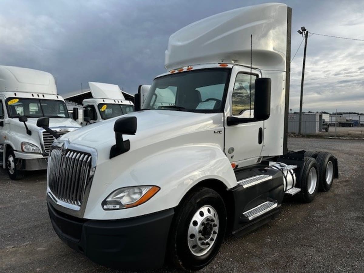 2018 Navistar International LT625 DAYCAB T/A 784919