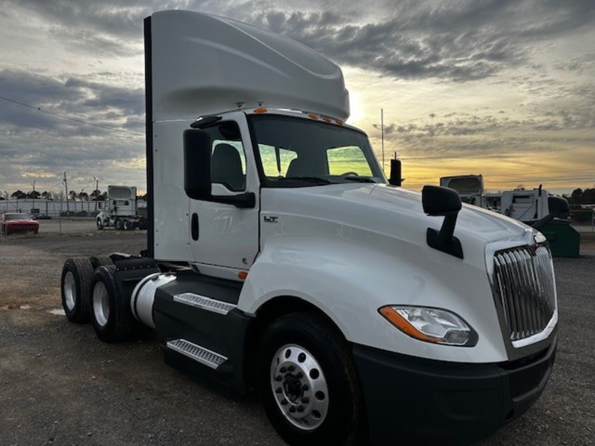 2018 Navistar International LT625 DAYCAB T/A 784919