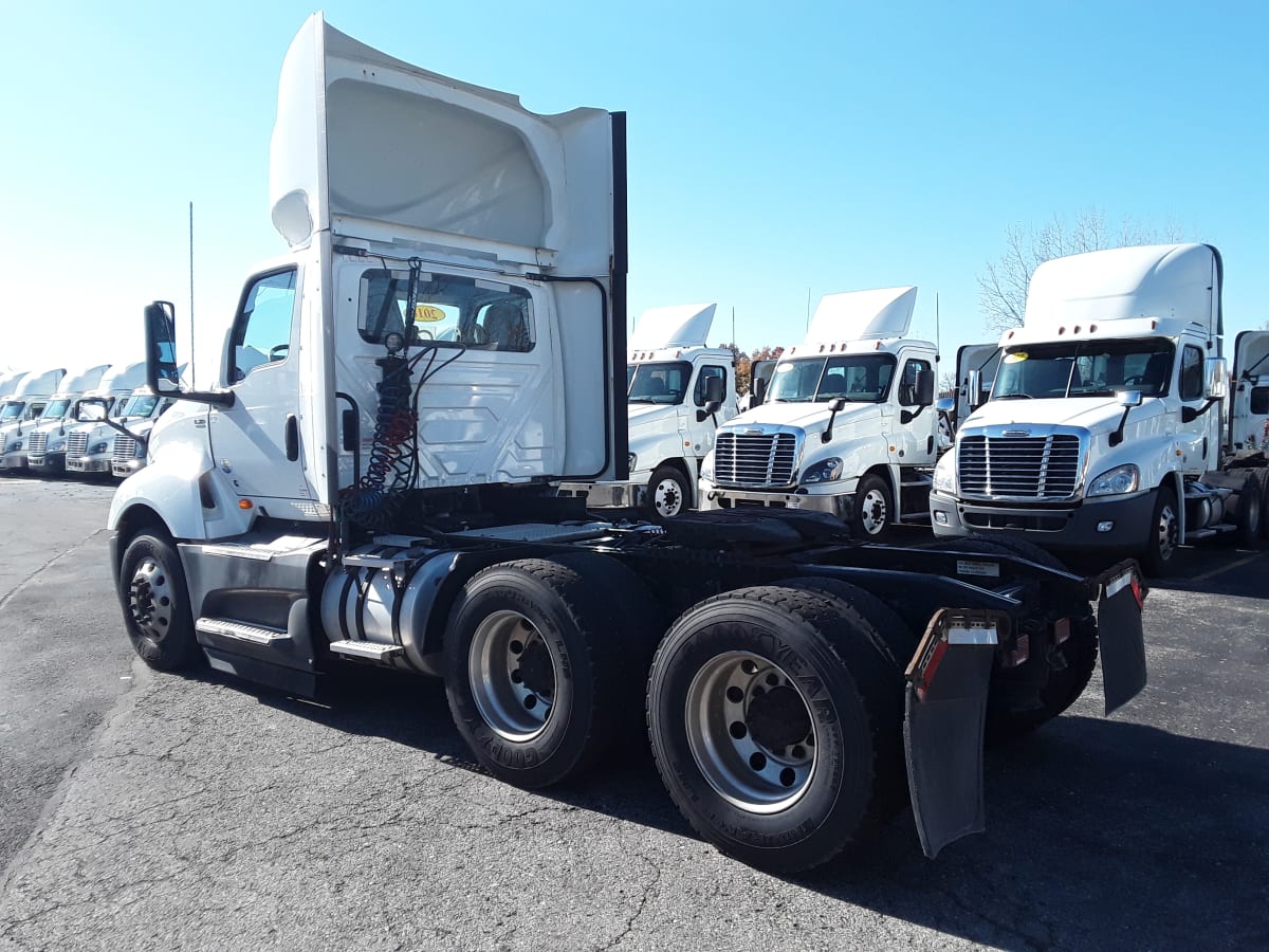 2018 Navistar International LT625 DAYCAB T/A 785007