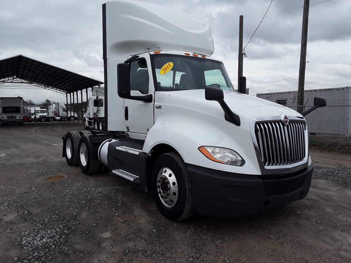 2018 Navistar International LT625 DAYCAB T/A 785008