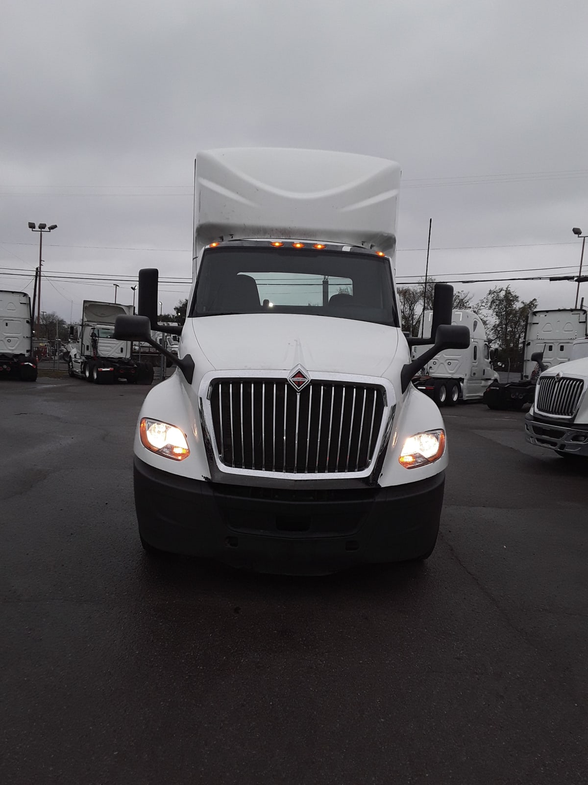 2018 Navistar International LT625 DAYCAB T/A 785251