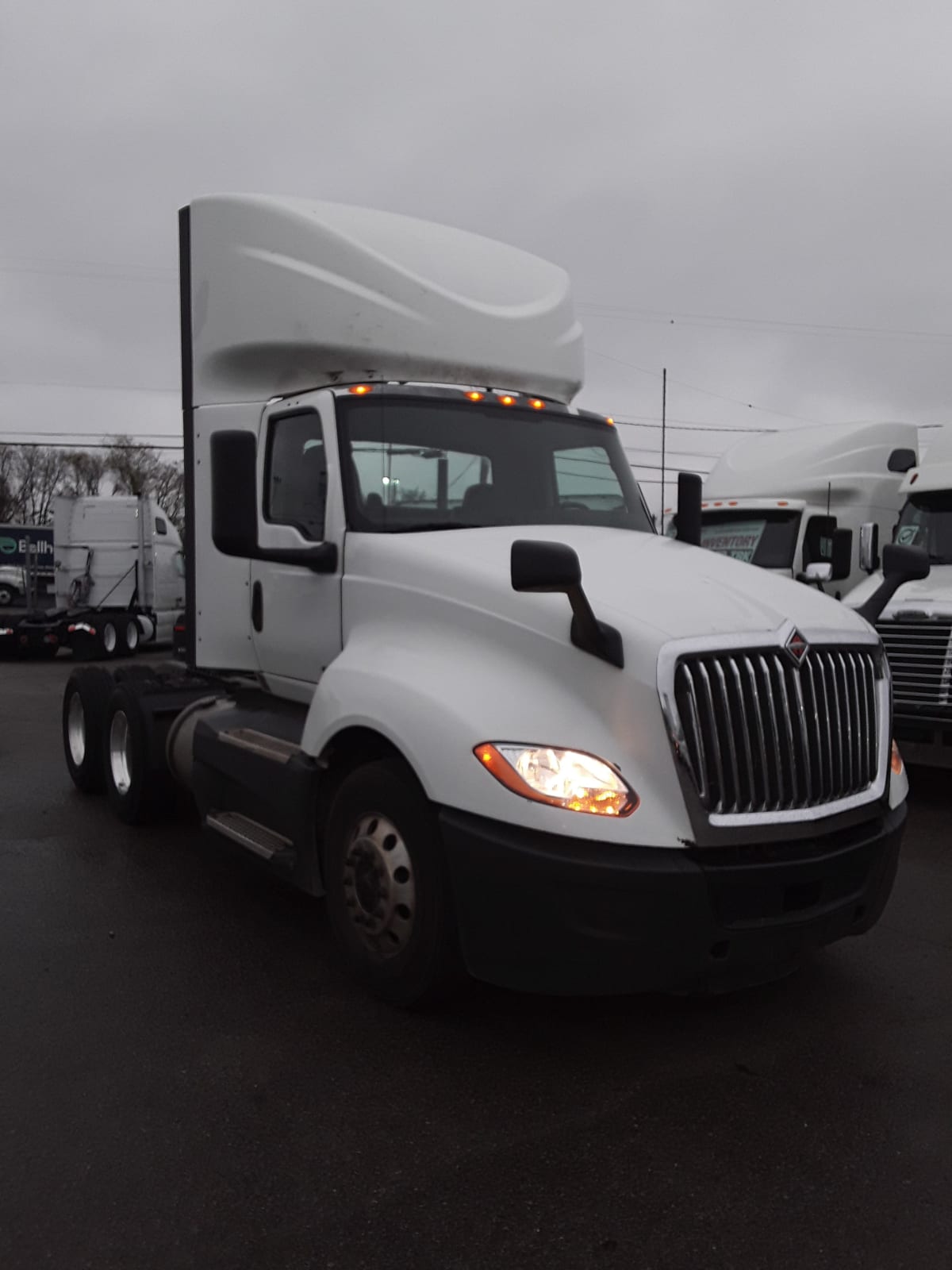 2018 Navistar International LT625 DAYCAB T/A 785251