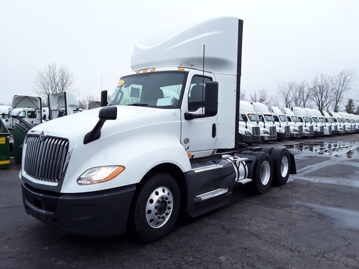 2018 Navistar International LT625 DAYCAB T/A 785252