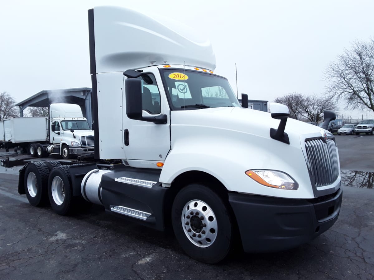 2018 Navistar International LT625 DAYCAB T/A 785252