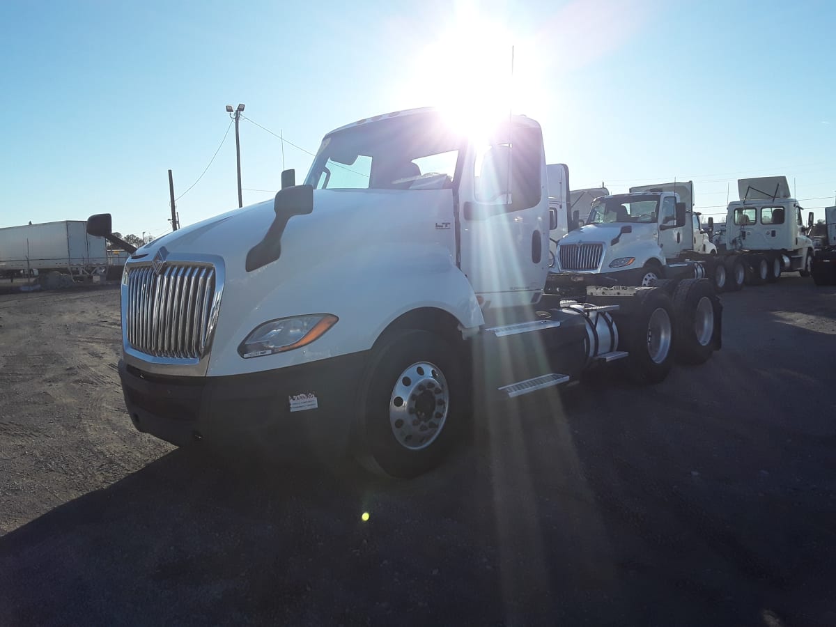 2018 Navistar International LT625 DAYCAB T/A 785293