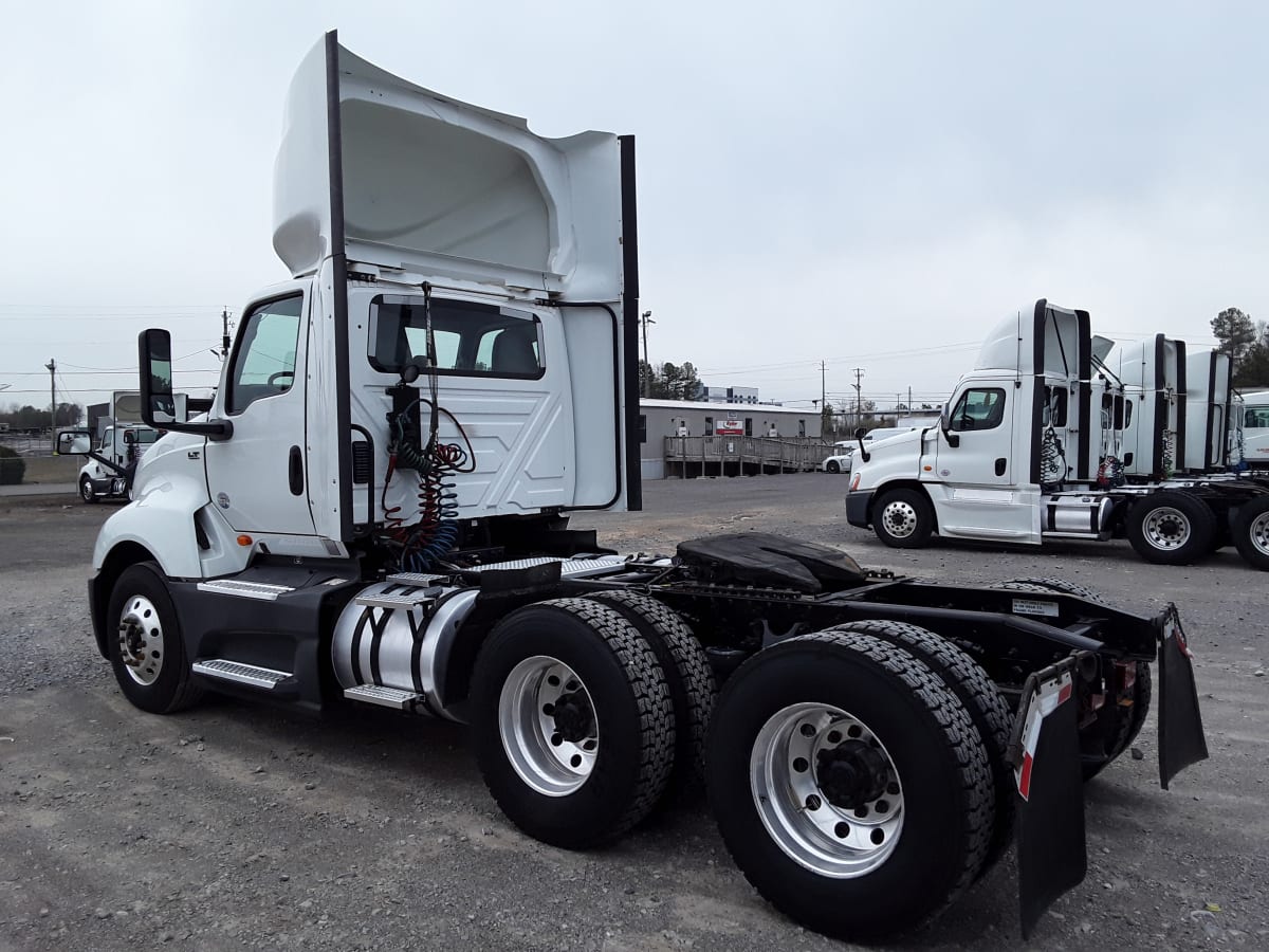 2018 Navistar International LT625 DAYCAB T/A 785325