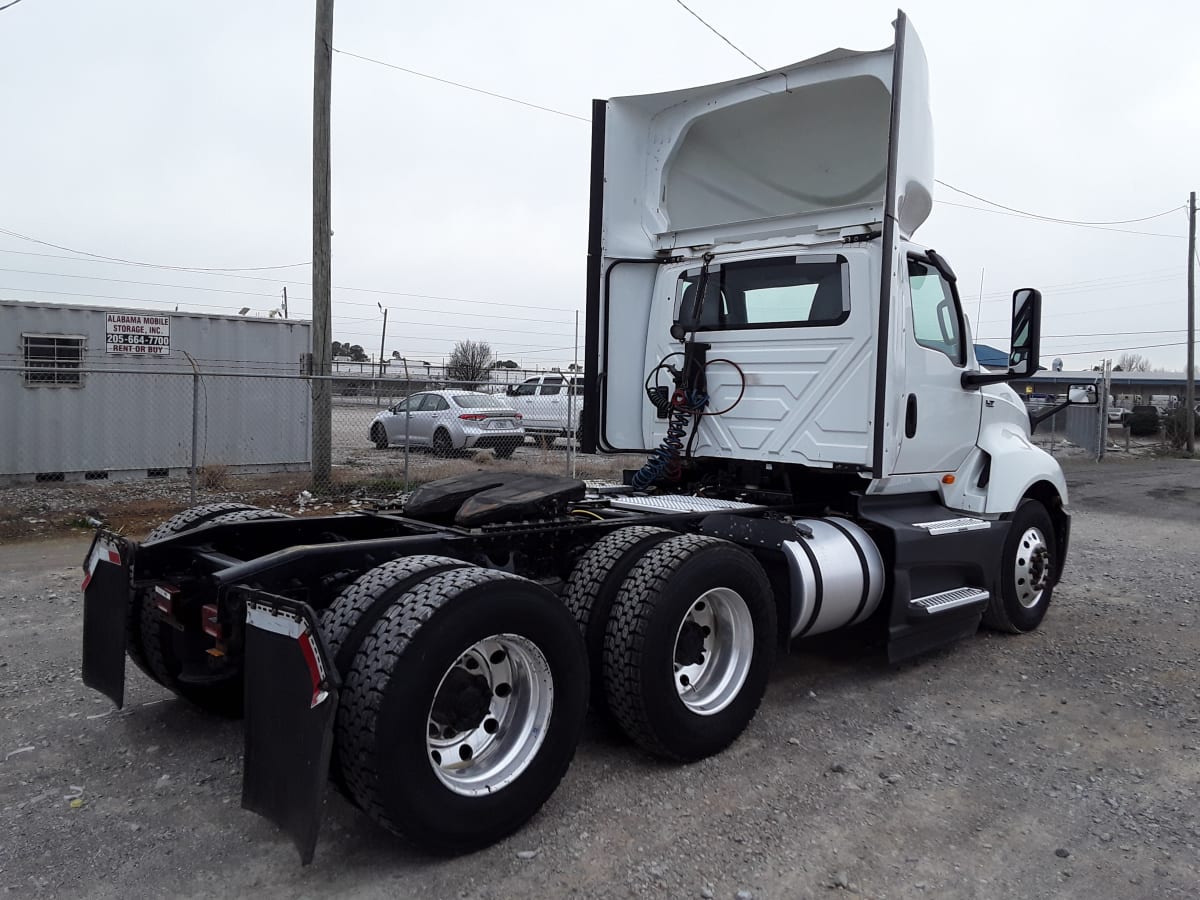 2018 Navistar International LT625 DAYCAB T/A 785325