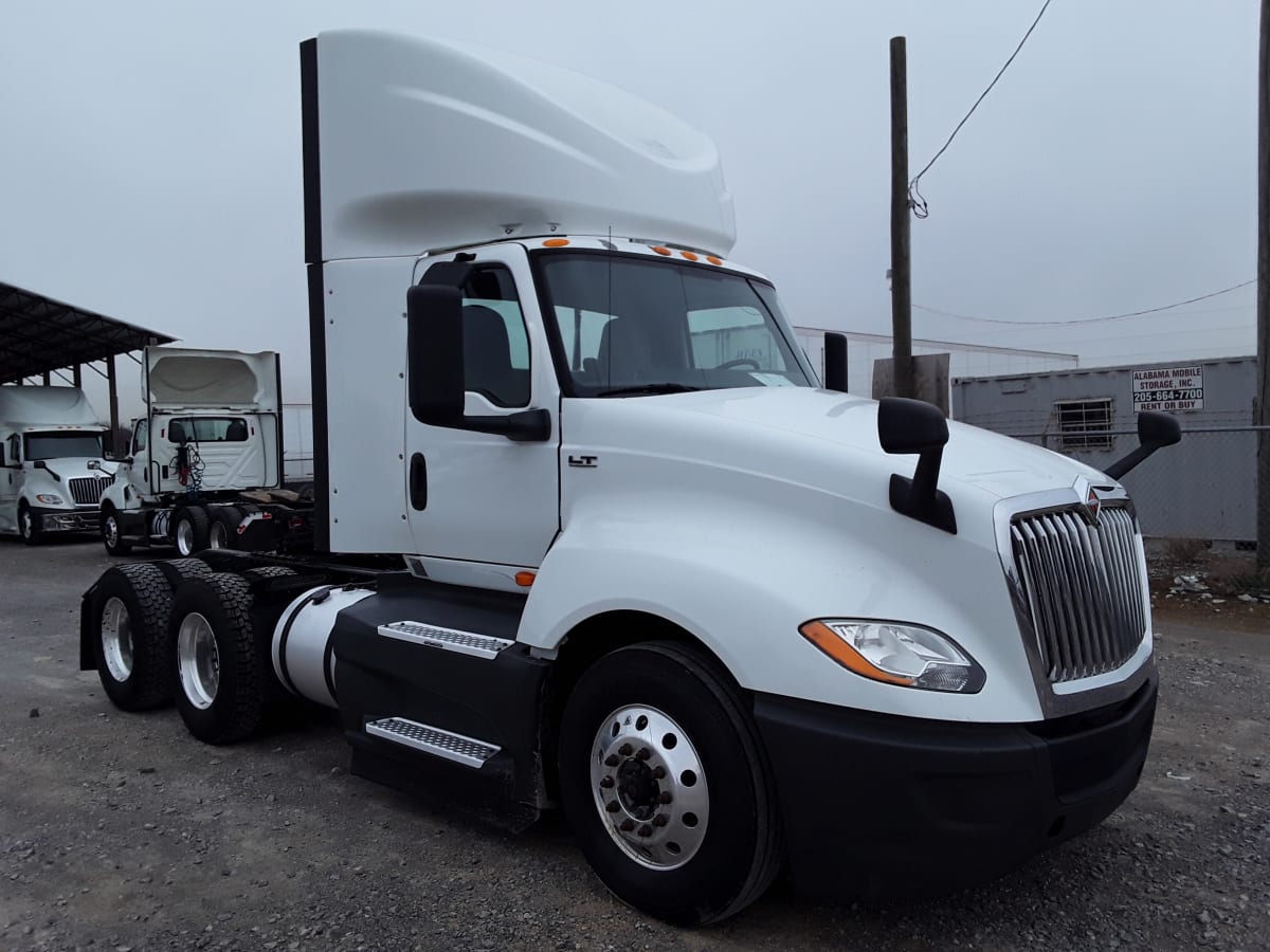 2018 Navistar International LT625 DAYCAB T/A 785325