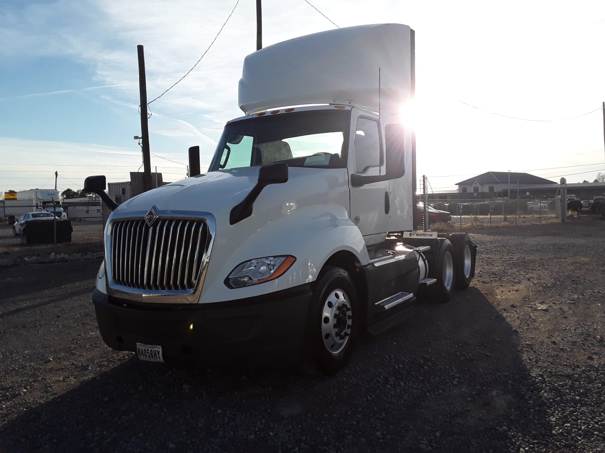 2018 Navistar International LT625 DAYCAB T/A 785327