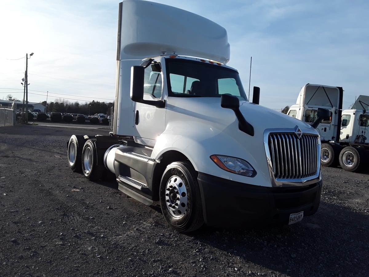 2018 Navistar International LT625 DAYCAB T/A 785327