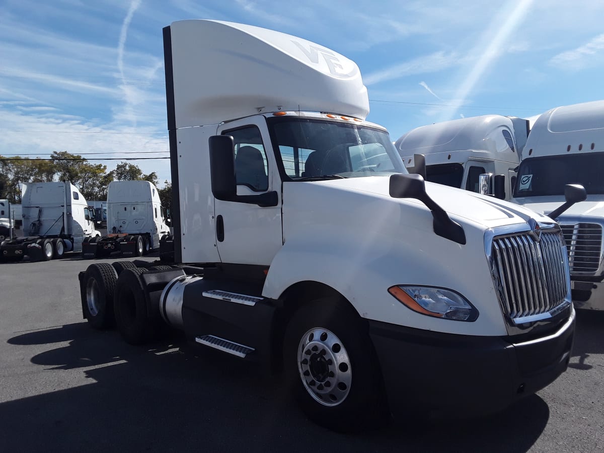 2018 Navistar International LT625 DAYCAB T/A 785404