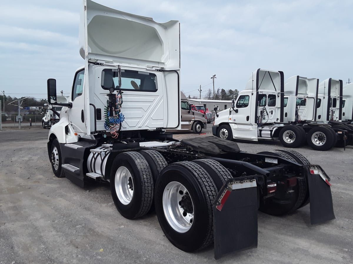 2018 Navistar International LT625 DAYCAB T/A 785405