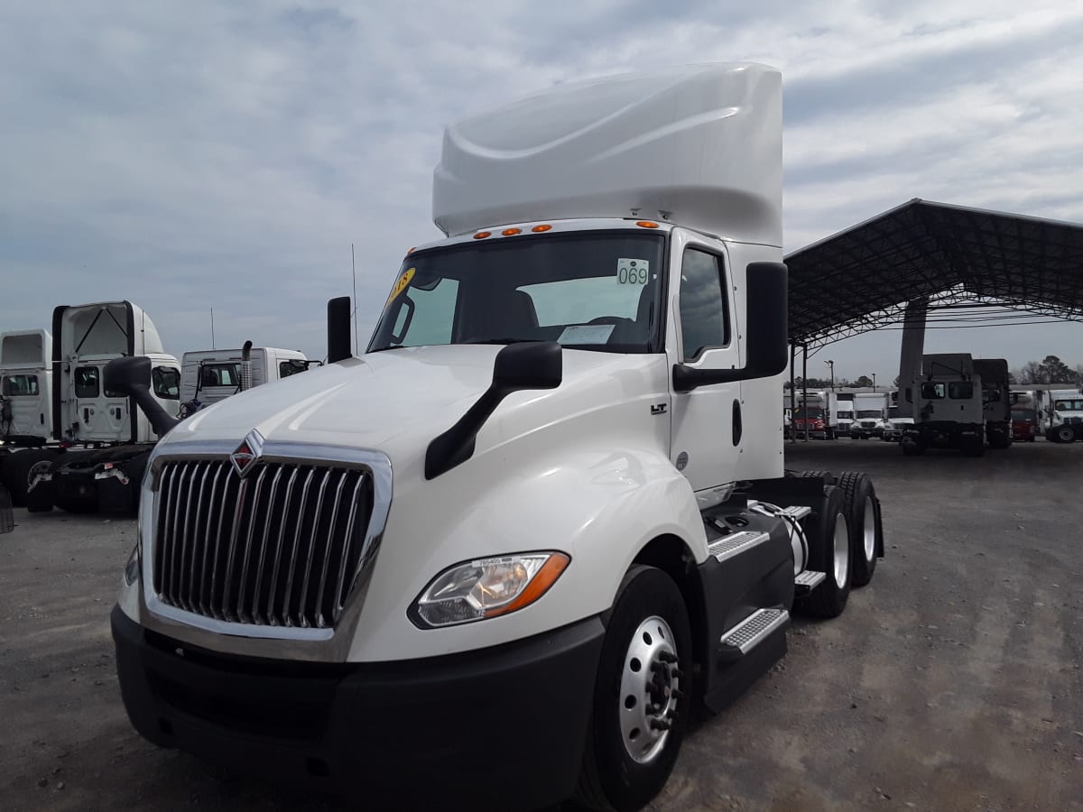 2018 Navistar International LT625 DAYCAB T/A 785405