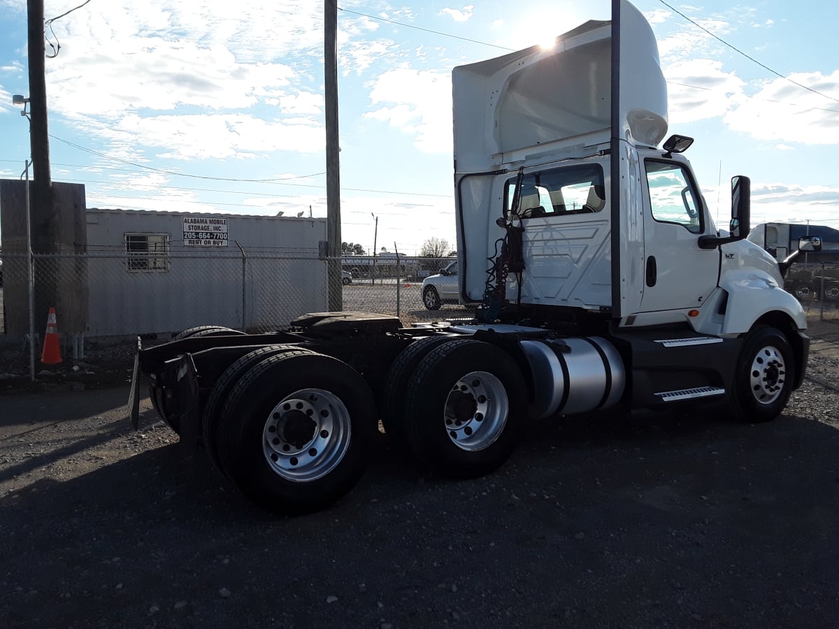 2018 Navistar International LT625 DAYCAB T/A 785408