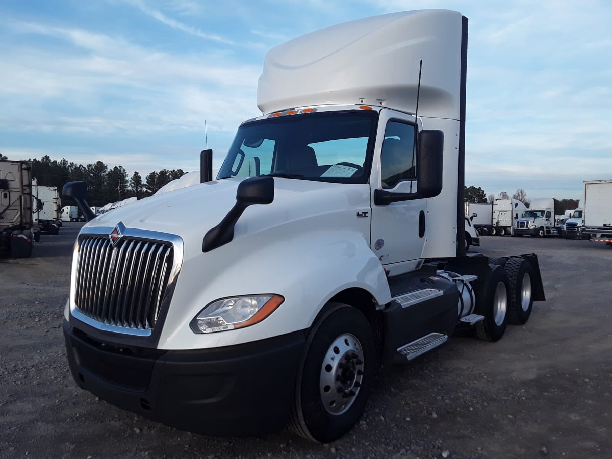 2018 Navistar International LT625 DAYCAB T/A 785596