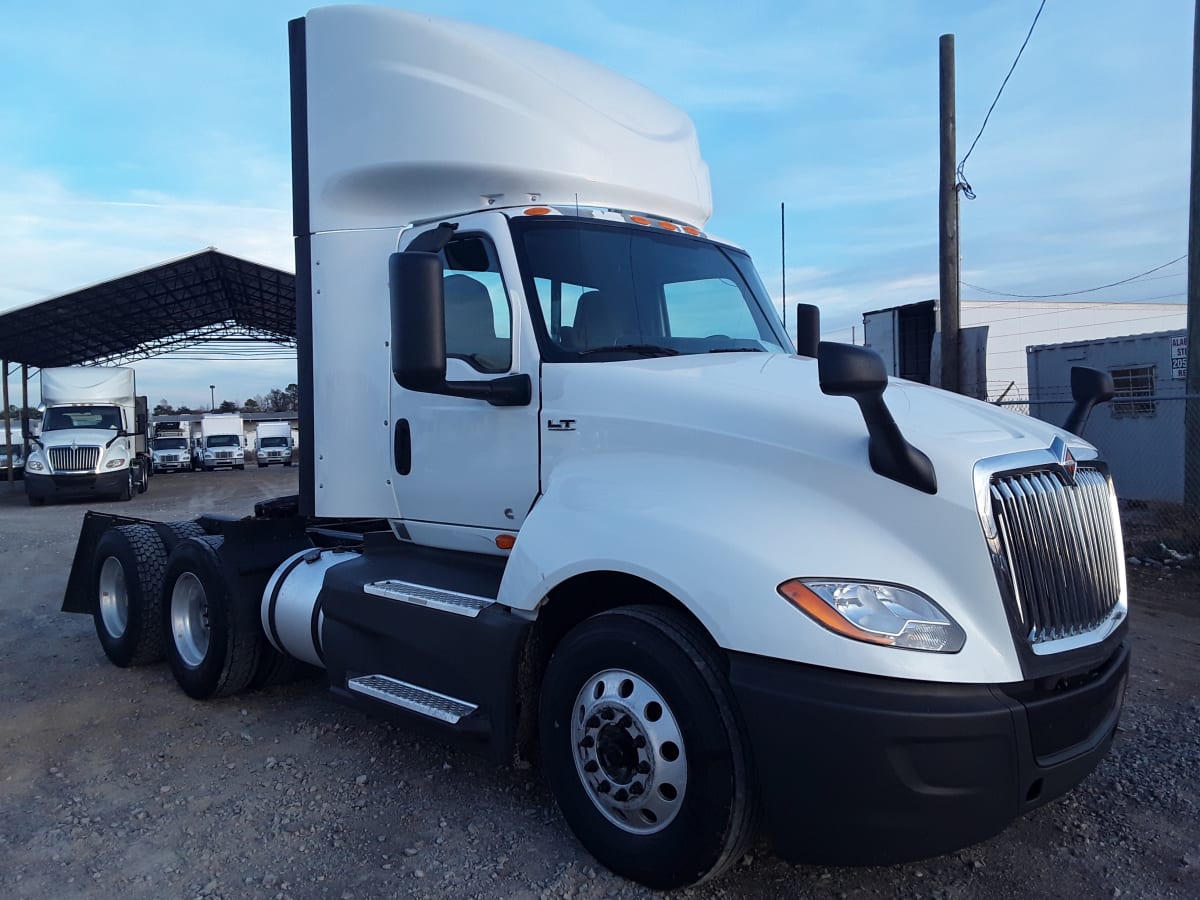 2018 Navistar International LT625 DAYCAB T/A 785596