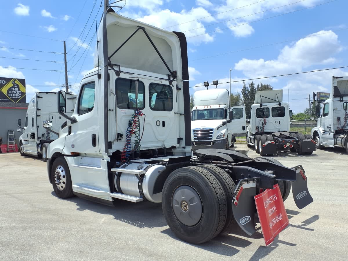 2019 Freightliner - image 6