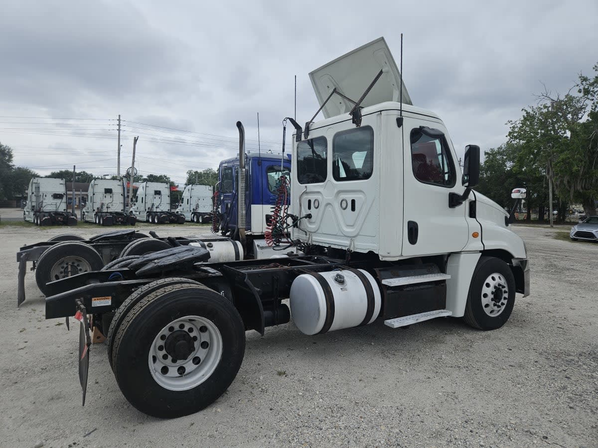 2018 Freightliner - image 4