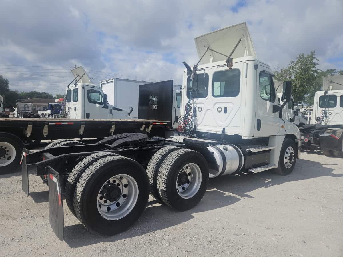 2018 Freightliner - image 4