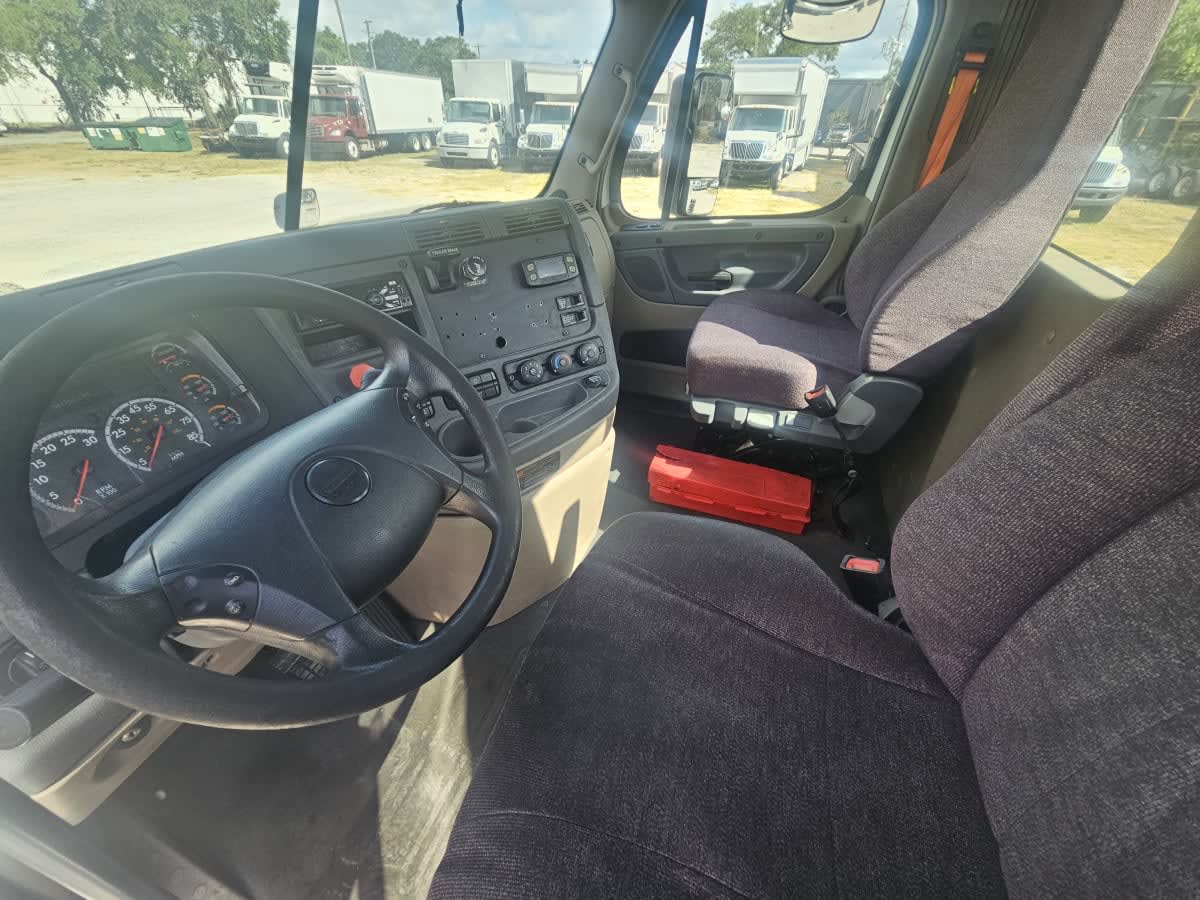 2018 Freightliner - image 7