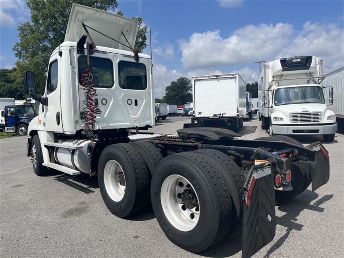 2018 Freightliner - image 6