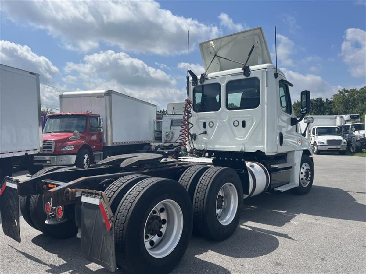 2018 Freightliner - image 4