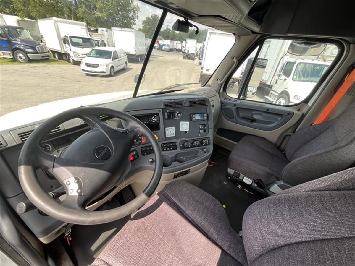 2018 Freightliner - image 7