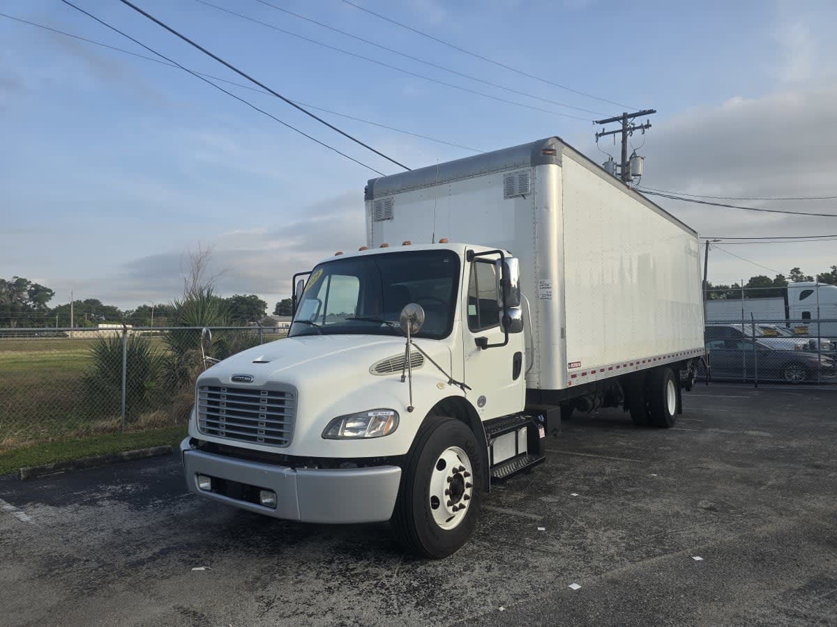 2019 Freightliner M2 106 in Tampa, FL — photo 3