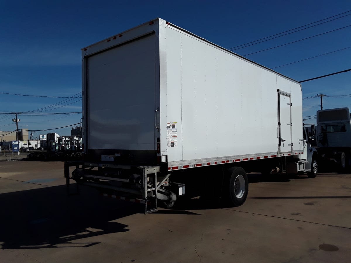 2018 Freightliner M2 106 - image 4