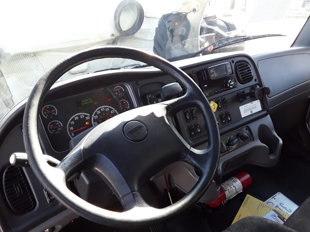 2018 Freightliner M2 106 - image 7