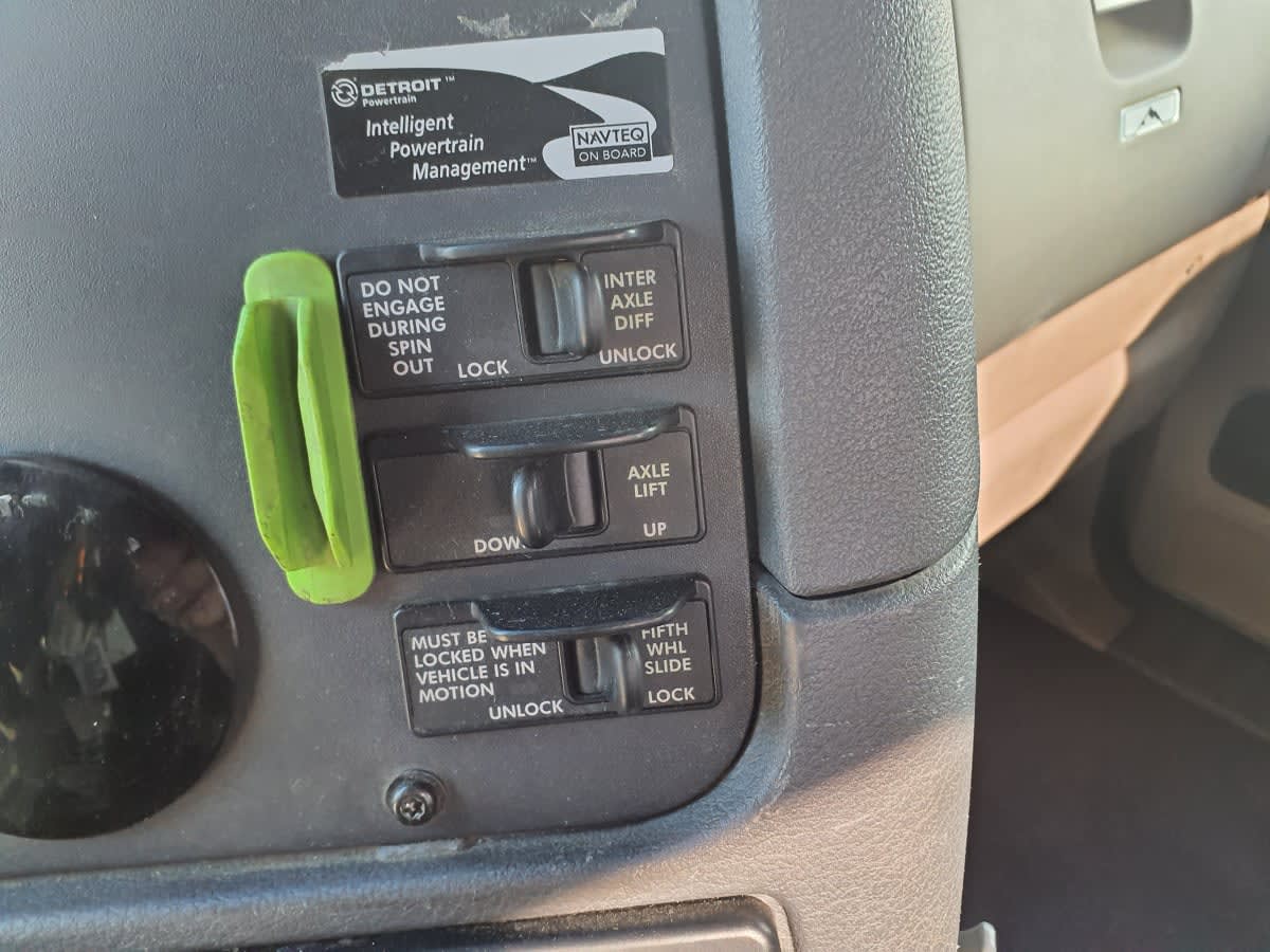 2018 Freightliner/Mercedes CASCADIA 113 787325