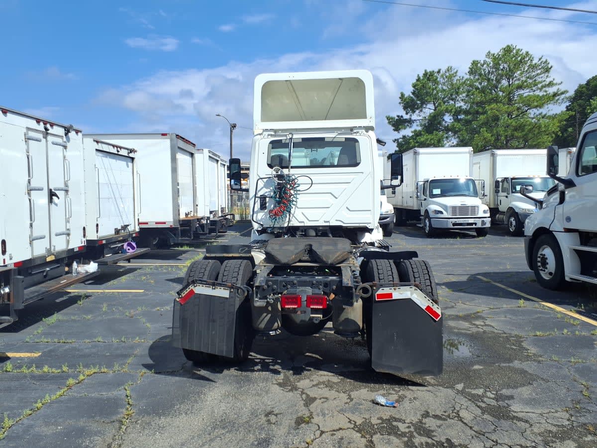 2018 International - image 5