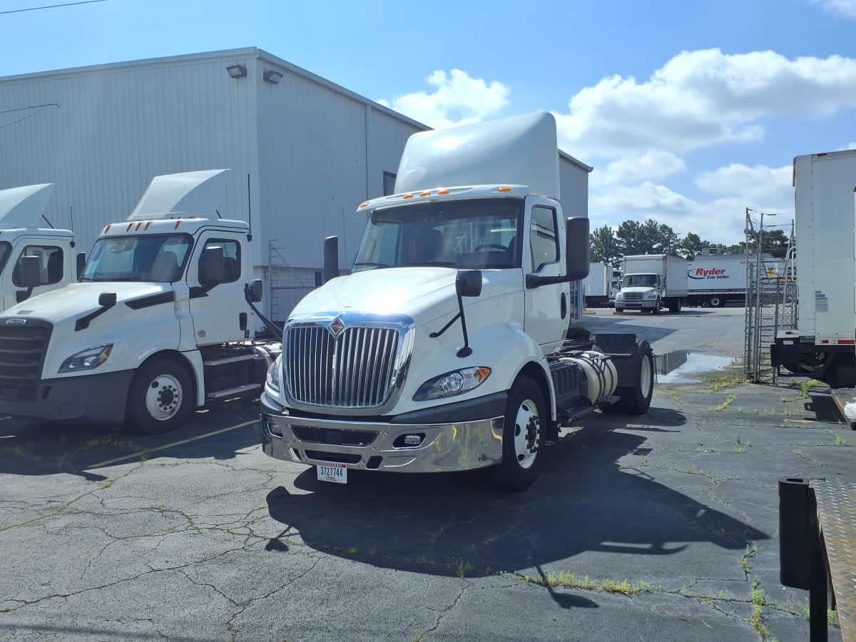 2018 International - image 3