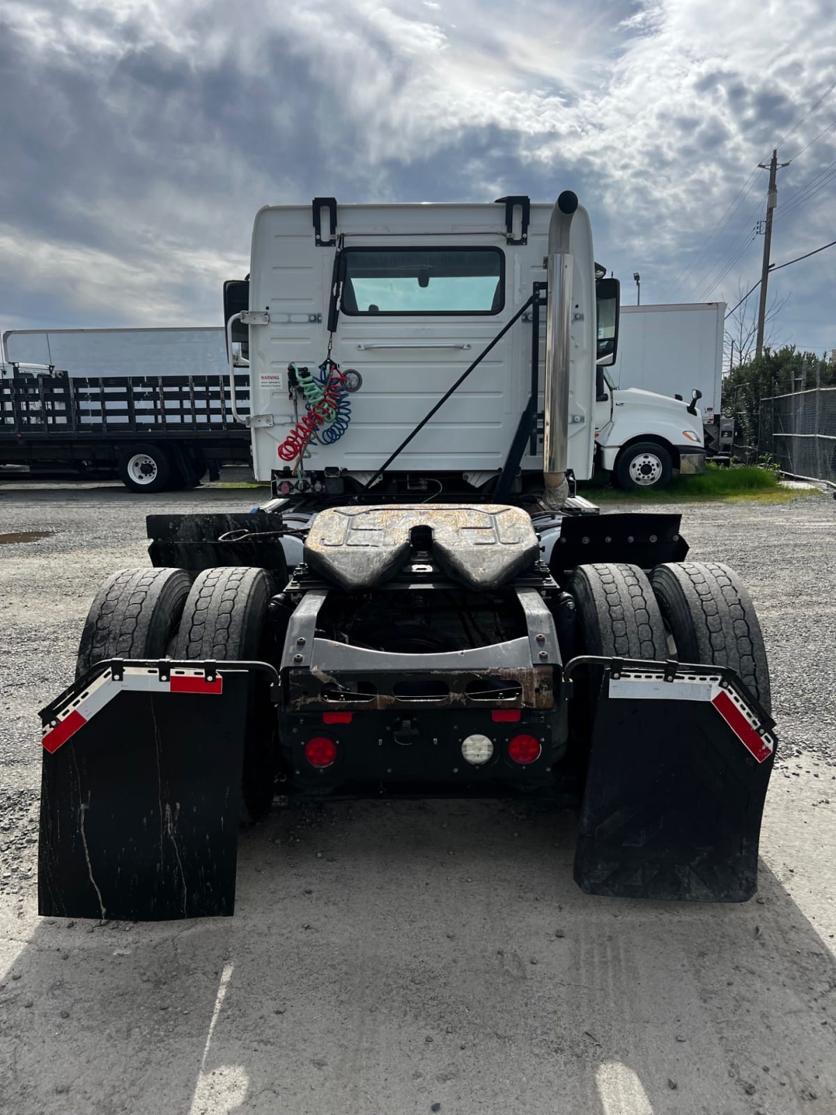 2019 Volvo - image 5