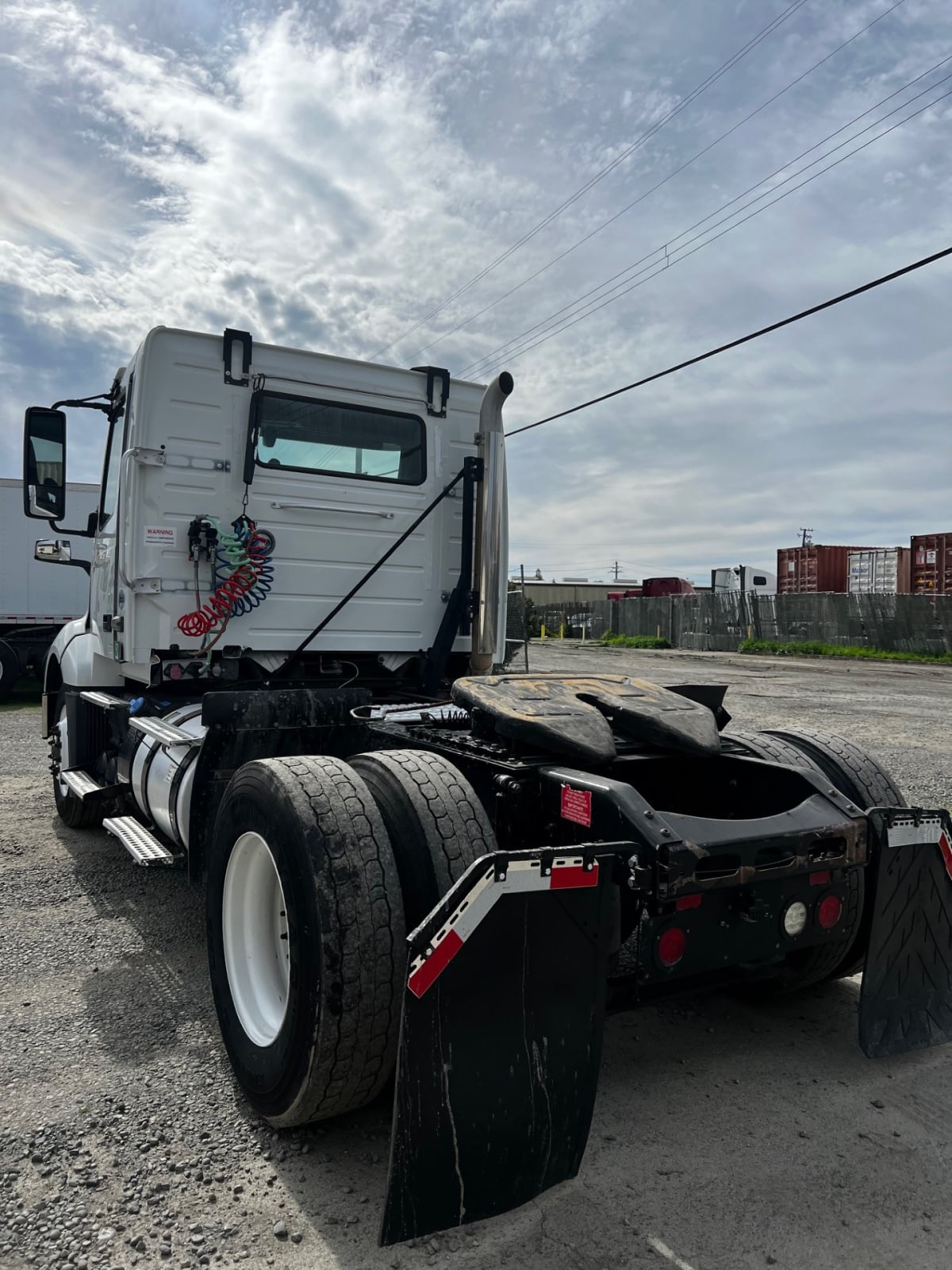 2019 Volvo - image 6