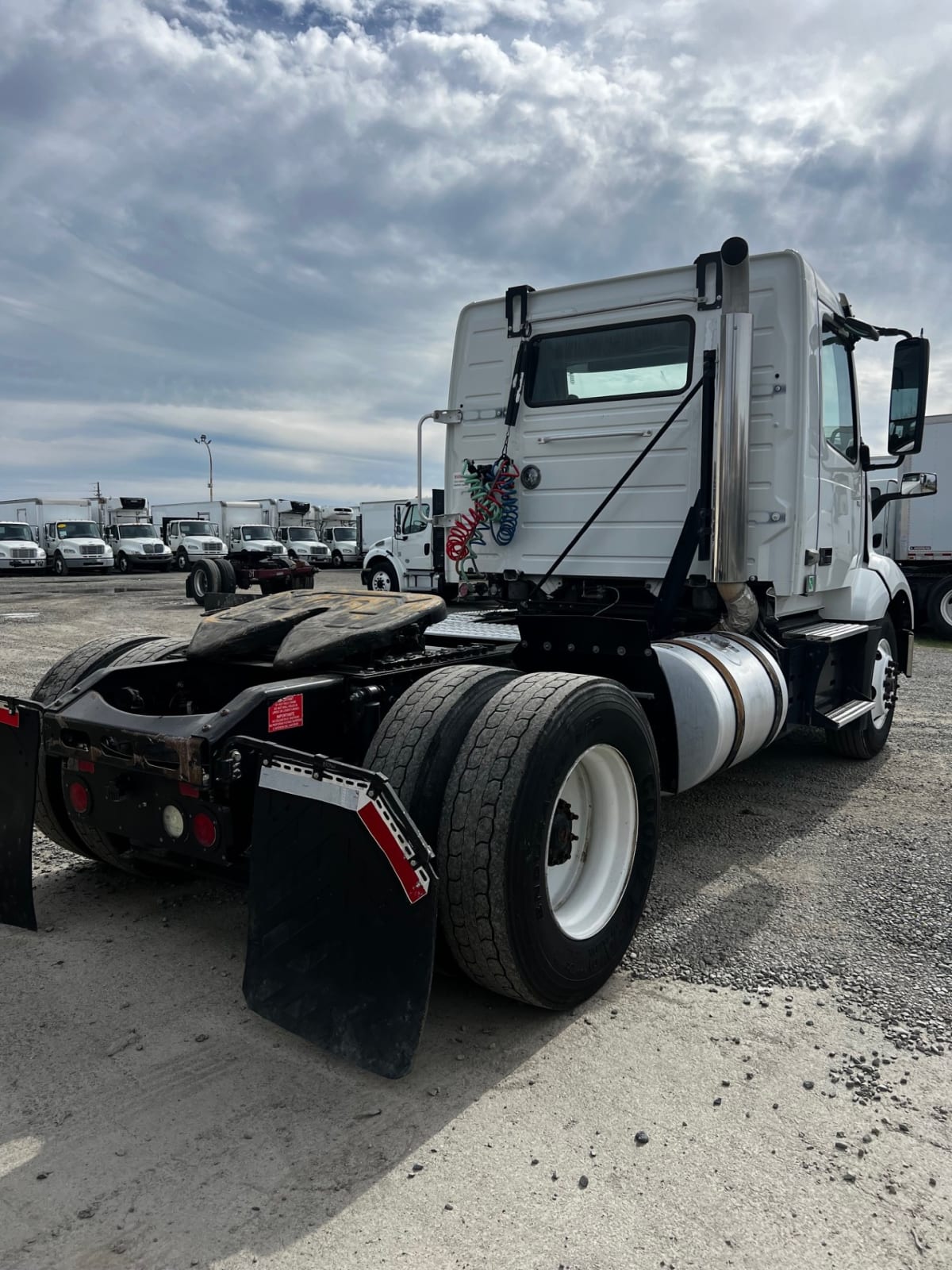 2019 Volvo - image 4