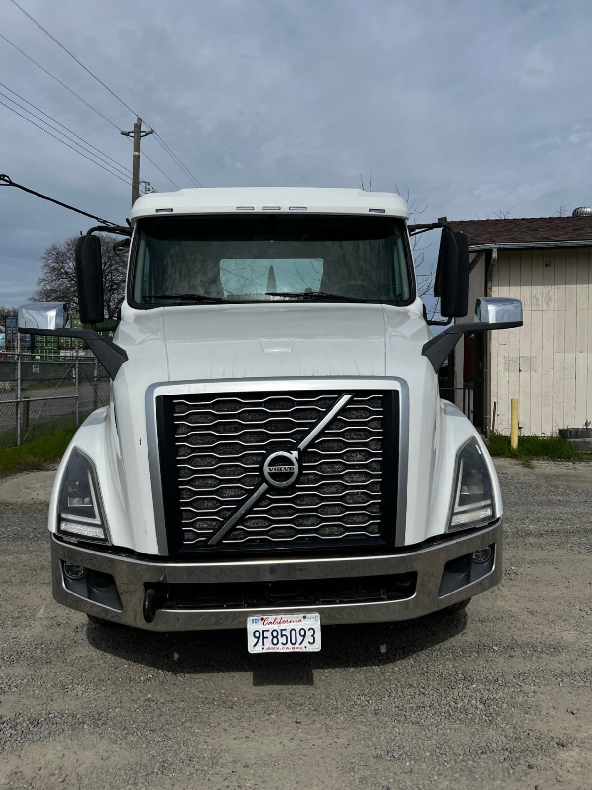 2019 Volvo - image 2