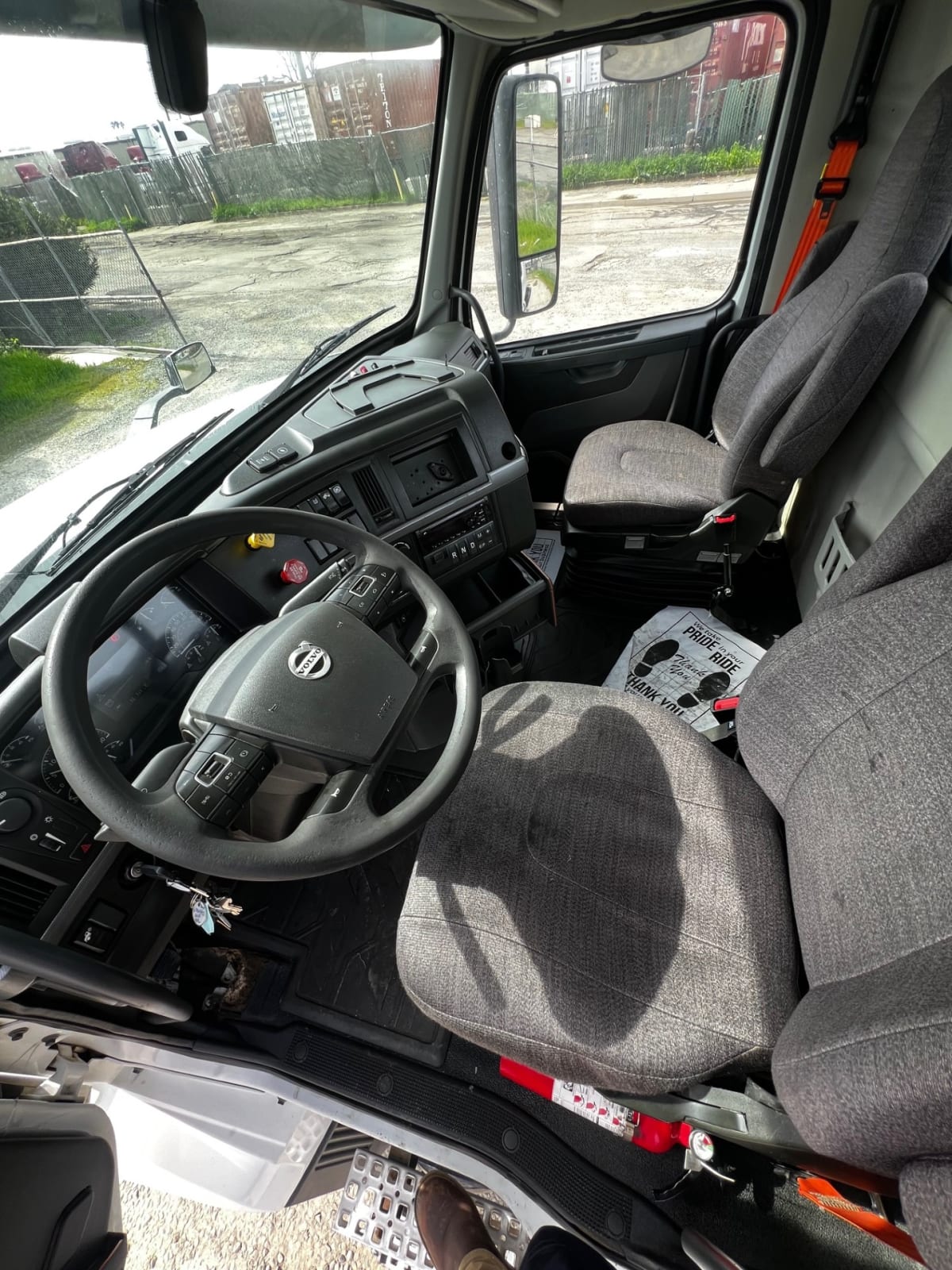 2019 Volvo - image 7