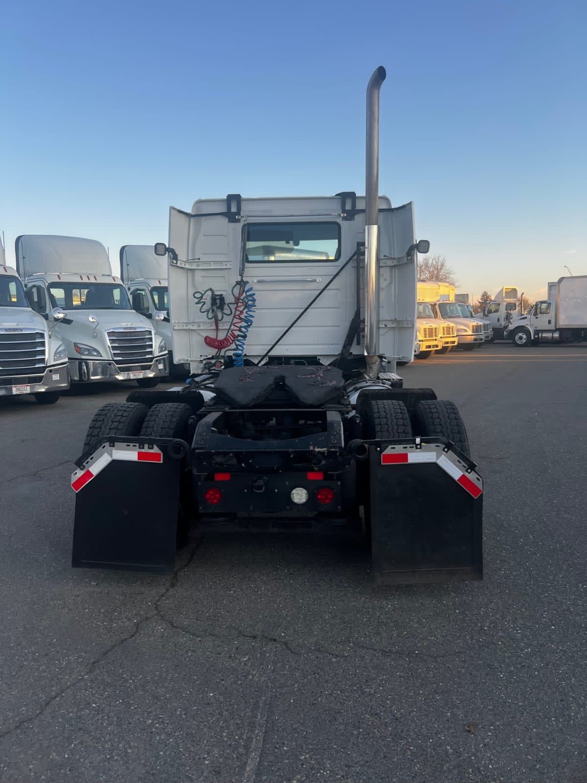 2019 Volvo - image 5