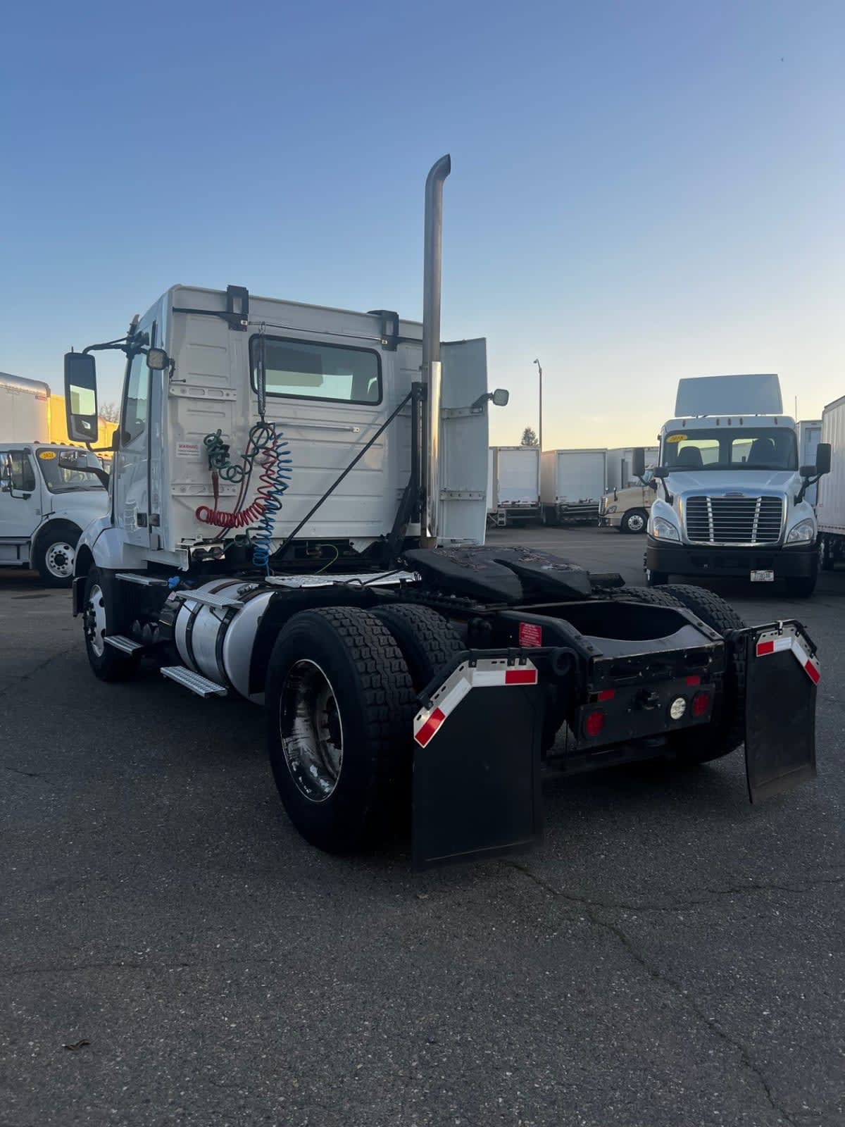 2019 Volvo - image 6