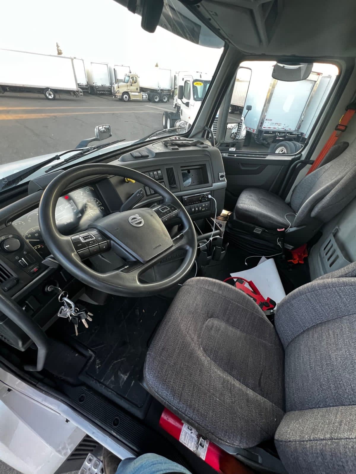 2019 Volvo - image 7