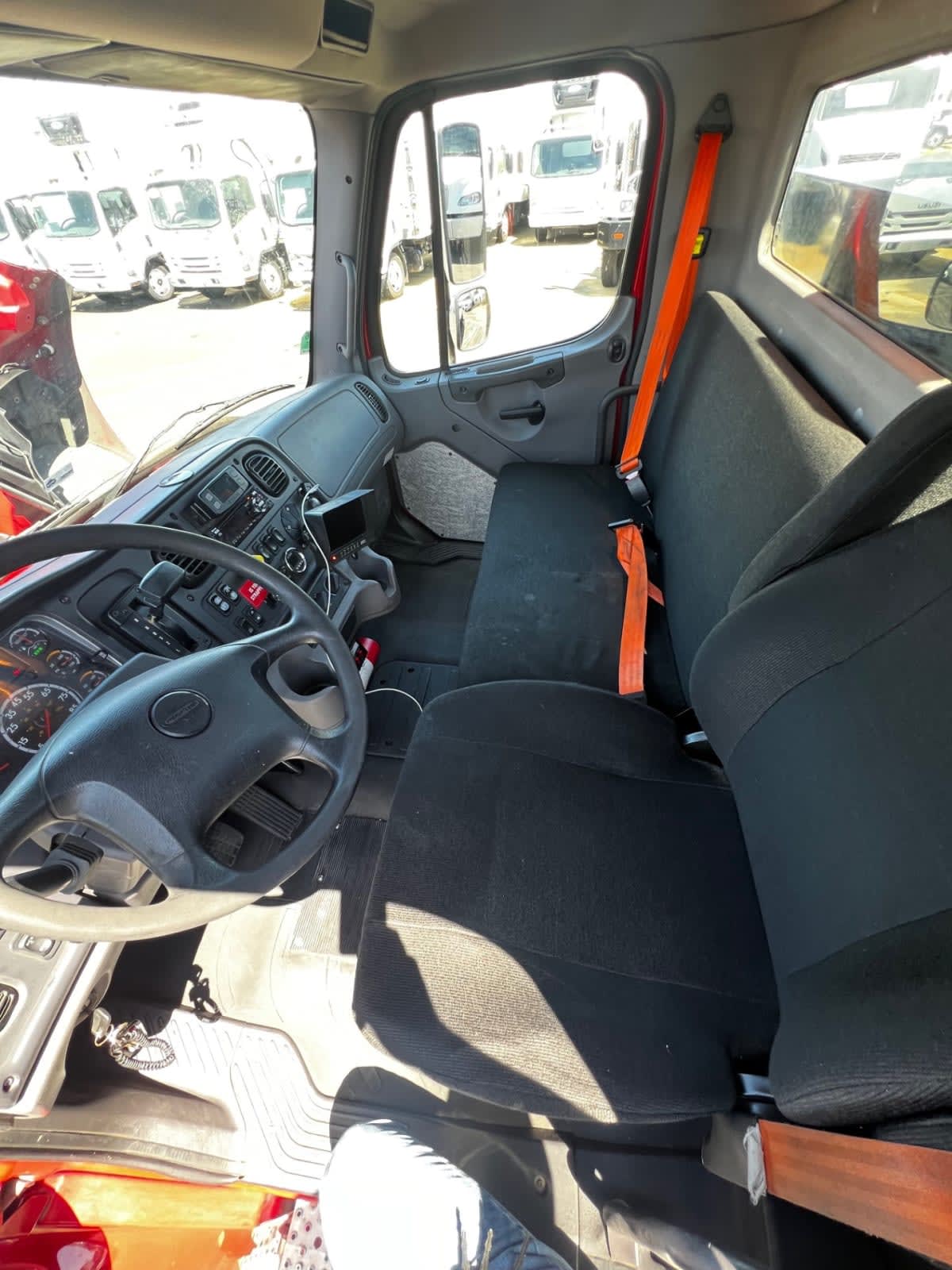 2019 Freightliner/Mercedes M2 106 787823 2019 Freightliner/Mercedes M2 106 787823