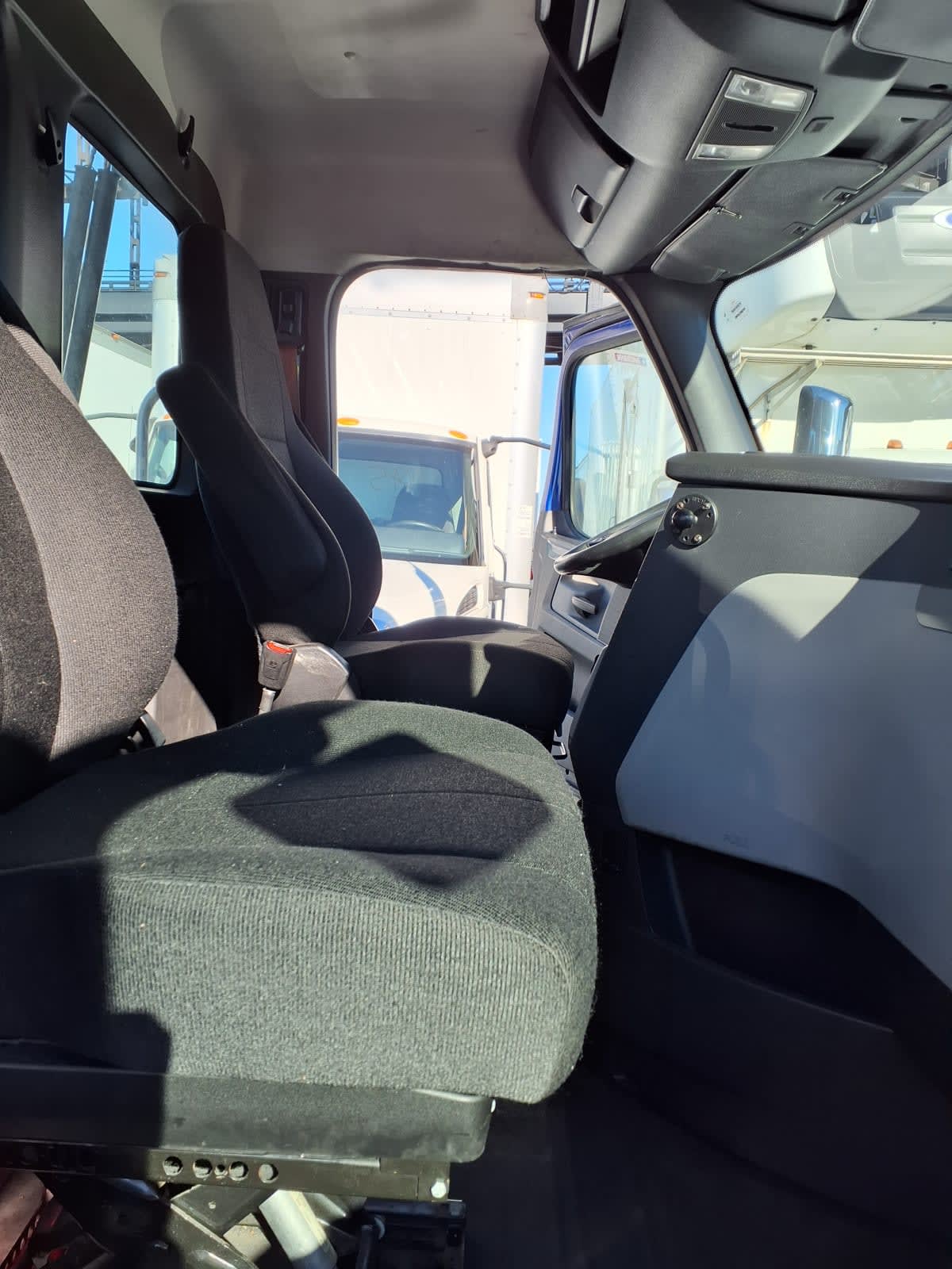 2019 Freightliner - image 12